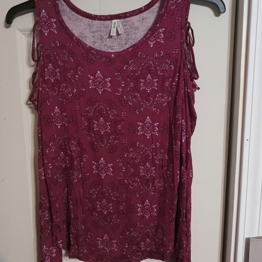 Women's Burgundy Sleeveless Top